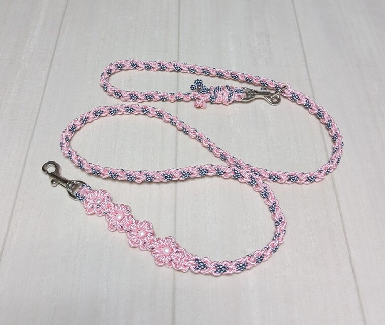 花モチーフのハート柄カフェリードです　中型、小型犬用 (全長120ｃｍ)　カラーお揃いの首輪も作れます