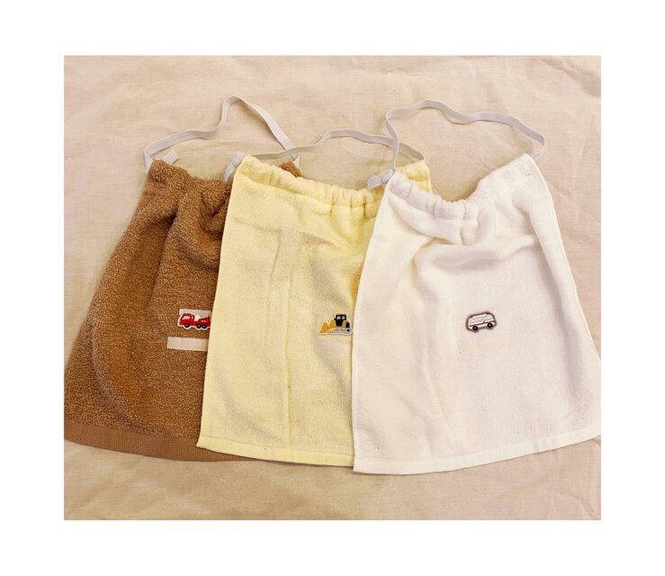 （首ゴムタイプ）救急車　ショベルカー　消防車　おりこうエプロン　タオルエプロン　