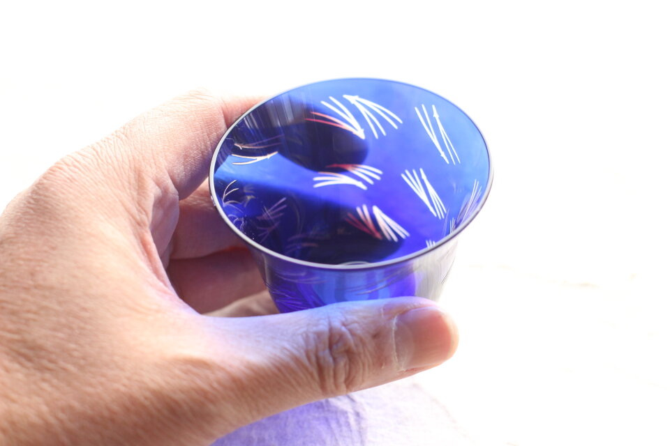 【新作】ガラス ぐい呑み・お猪口「松葉」瑠璃