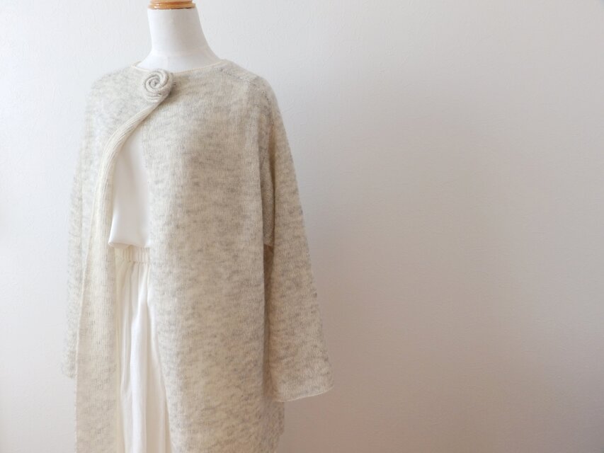 キッドモヘアとコットンカシミヤの春のニットコート