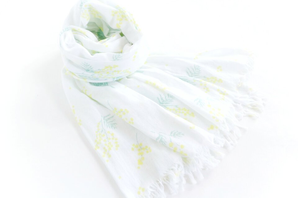 コーデの主役！春を纏うおおきなミモザストール　　母の日　敬老の日　誕生日　ご褒