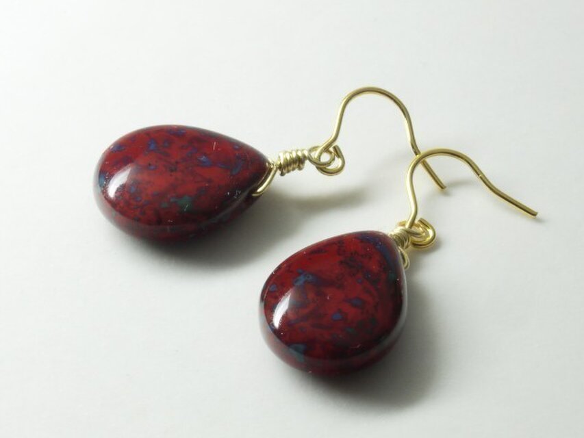 チェコフラットドロップのピアス　花豆