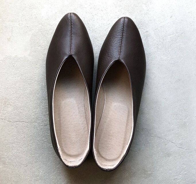 【オフィスにも◎】ダークブラウンの本革パンプス