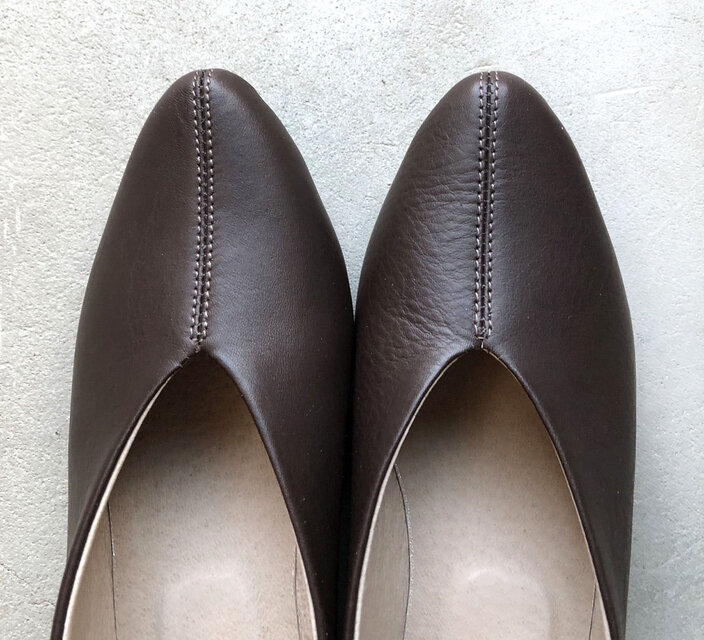 オフィスにも◎】ダークブラウンの本革パンプス | iichi 日々の暮らし