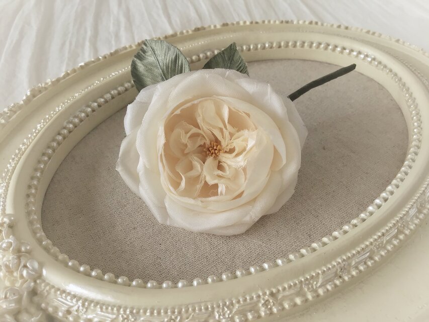 〈染め花〉イングリッシュローズのコサージュ（小輪・オフホワイト)
