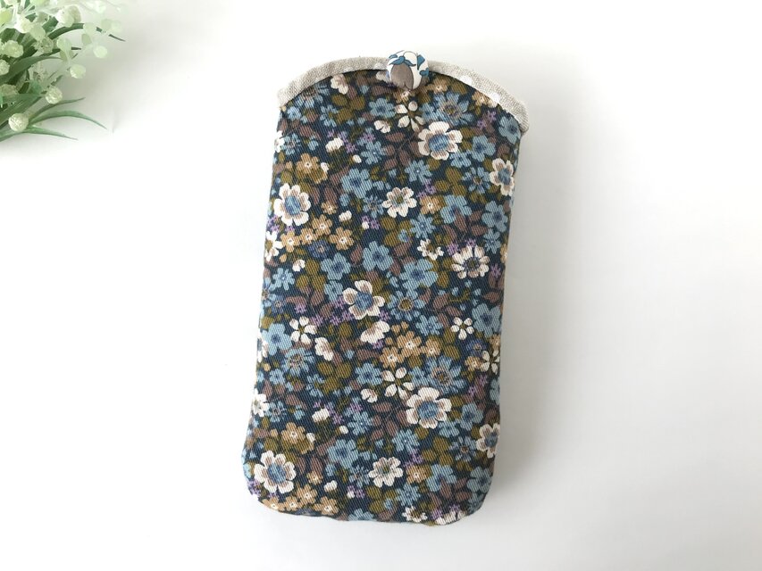 スマホケース スマホポーチ iphoneケース iphoneポーチ 小花柄　青 ブルー 布 スリム 軽い