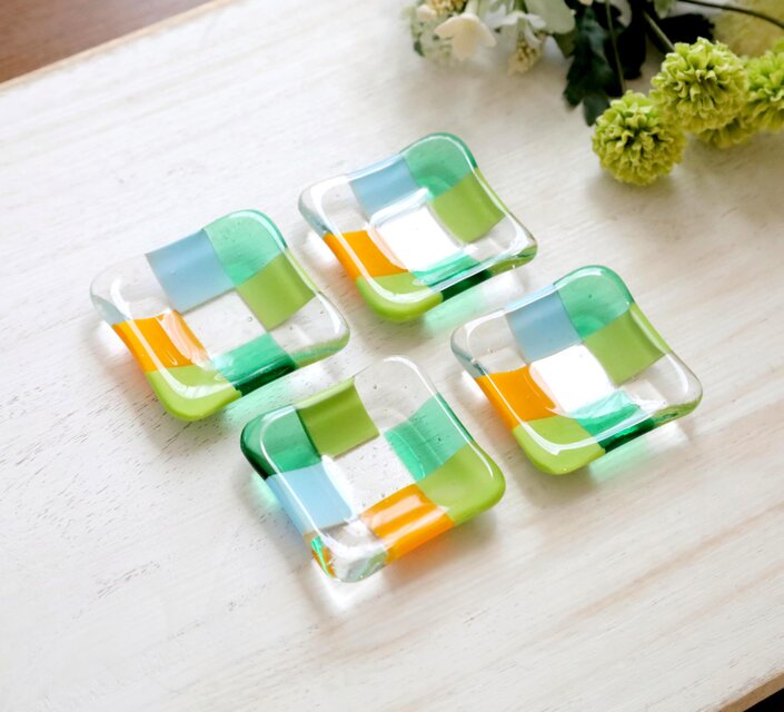 青木さんの緑色の葉模様の皿 青木さんの緑色の葉模様の皿 緑系 / green | 古道具・器 ハナレ