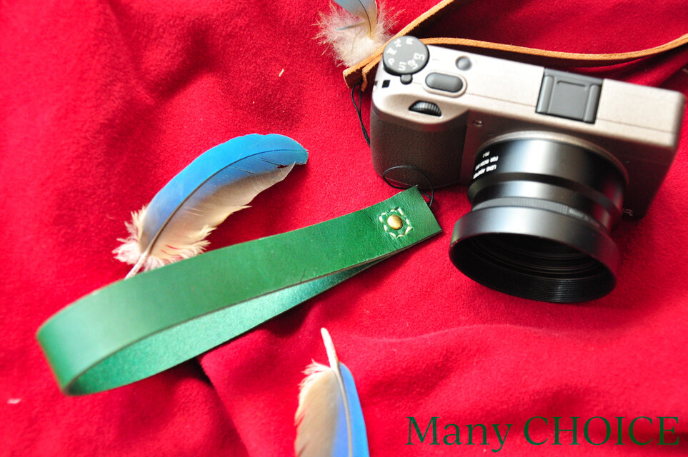イタリアンレザー・帝王ブッテーロ・カメラリストストラップ（グリーン）