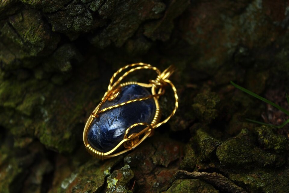 ブルーサファイア　 知性、冷静な判断力、霊的な真実、誠実さ