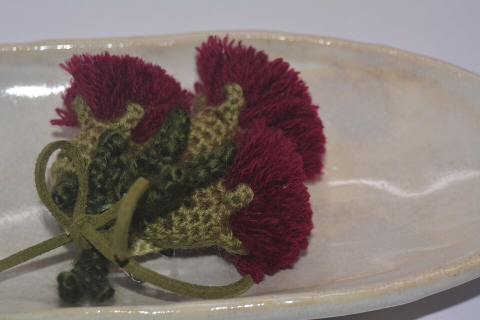 R様受注品・毛糸の花コサージュ