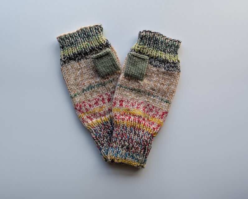 引き揃え編みのハンドウォーマー　2104B