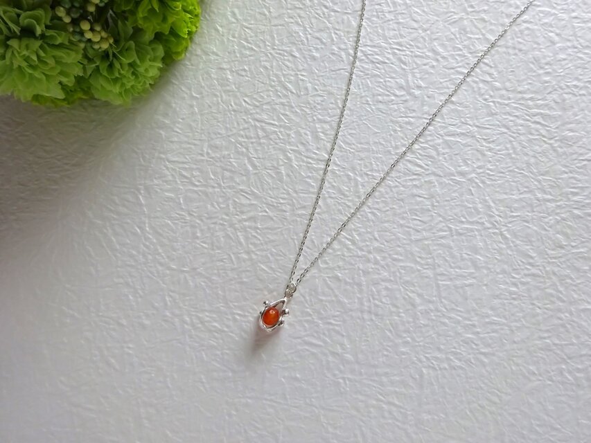 ころころ木の実のネックレス