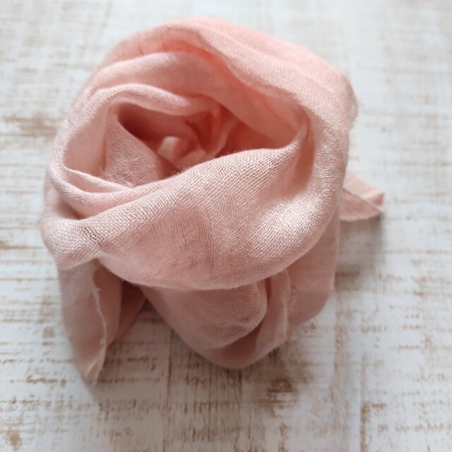 何度も洗ってふんわり柔らか♪リネンガーゼミニストール　天然染め　泥染め　肌なじみのいい淡ピンク