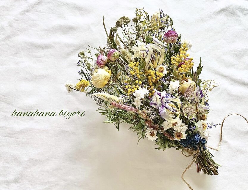 チューリップと薔薇の爽やかスワッグ