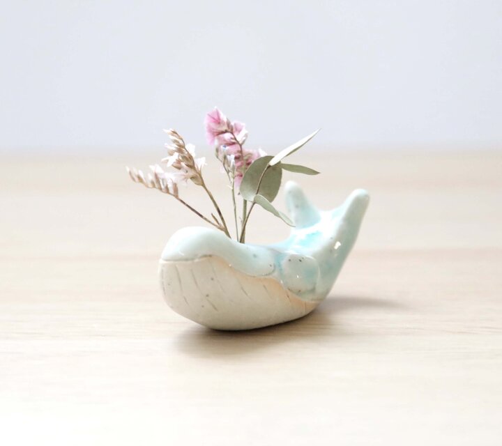 子クジラの花挿しオブジェ ウォーターブルー ＊ ドライフラワー付き