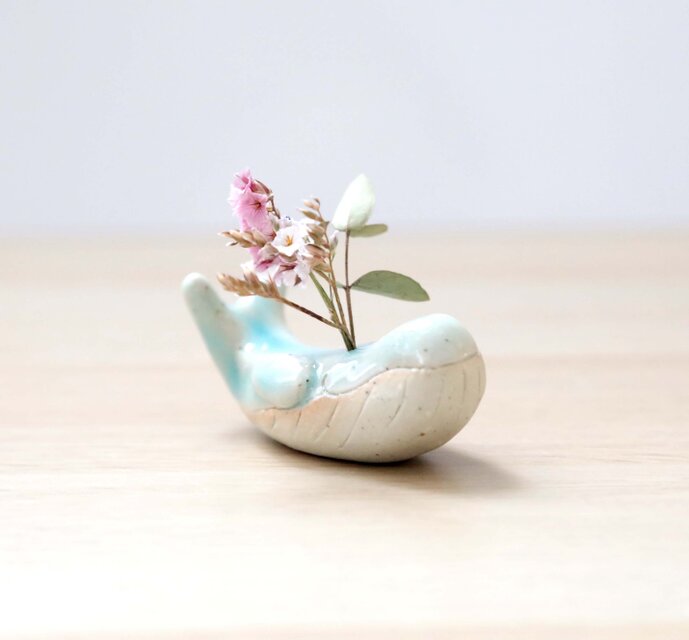 子クジラの花挿しオブジェ ウォーターブルー ＊ ドライフラワー付き