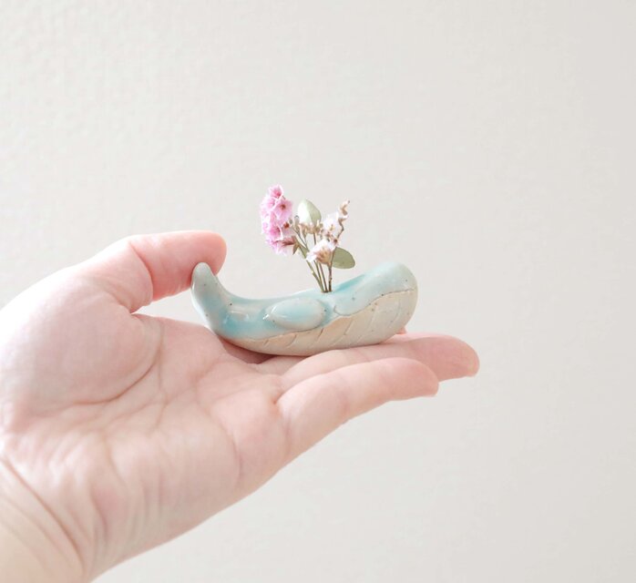 子クジラの花挿しオブジェ ウォーターブルー ＊ ドライフラワー付き
