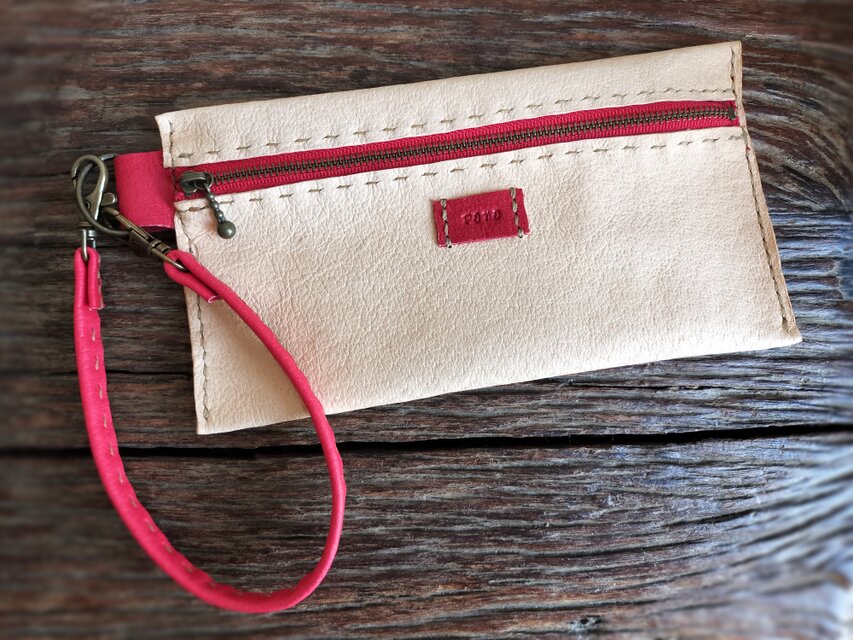 ポーチ　マルチケース　ペンケース　通帳ケース　生成り✗レッド　ピッグスキンレザー