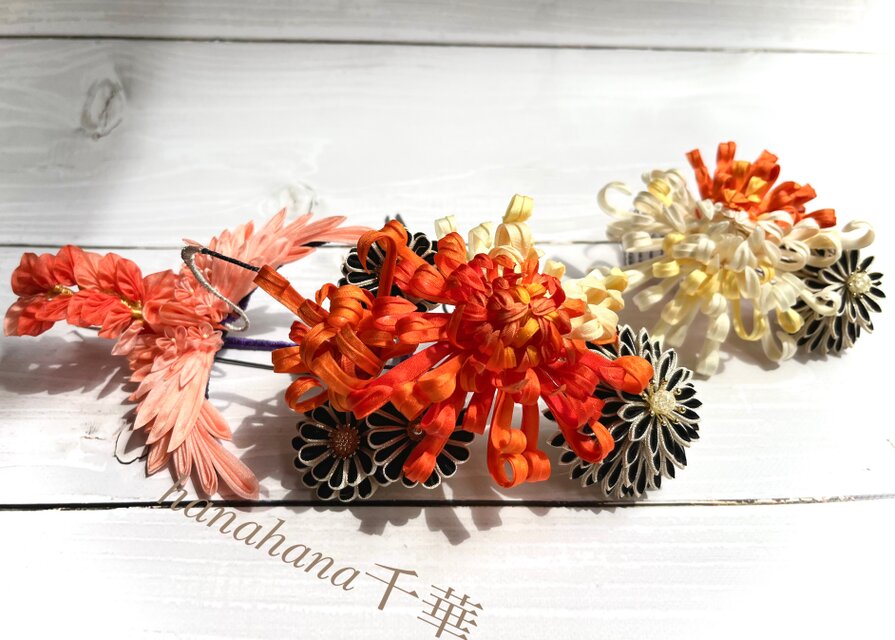つまみ細工成人式・婚礼用髪飾り「糸菊と紅鶴」 | iichi 日々の暮らし 