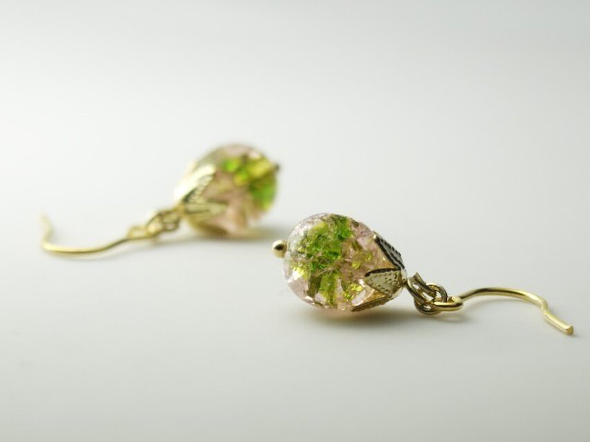 チェコ・クラックルの一粒ピアス　はるうらら