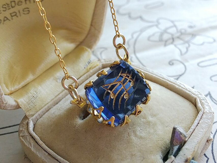 ヴィンテージ　五線譜Music／モンタナBlue　シンプルクラシカルネックレス