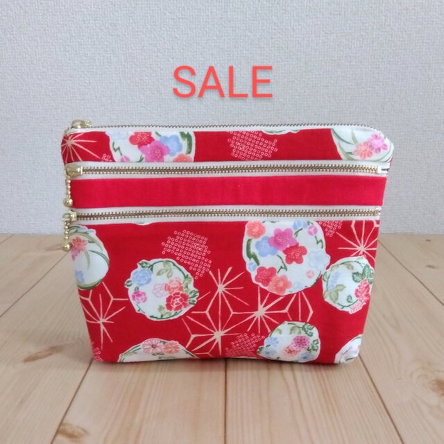 【値下げ】4段ファスナー＋ポケットポーチ　元気な赤の和柄　20cmバッグインバッグ　　478