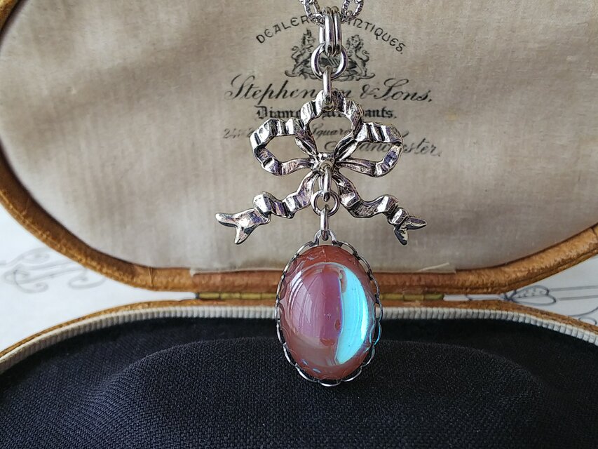 ヴィンテージ サフィレット（18×13㎜）Silverリボンクラシカルネックレス