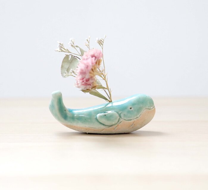 クジラの花挿しオブジェ トルコブルー ＊ ドライフラワー付き | iichi