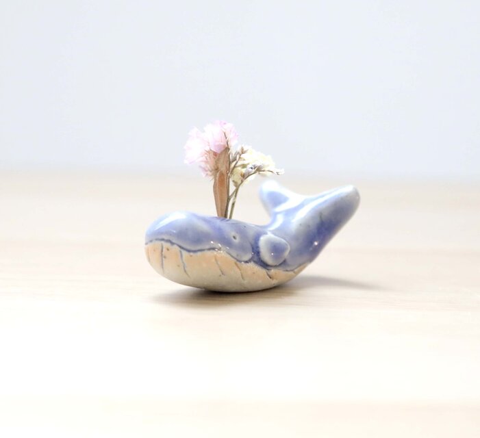 子クジラの花挿しオブジェ 海のブルー ＊ ドライフラワー付き | iichi