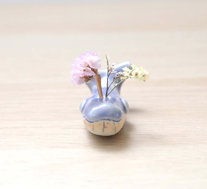 子クジラの花挿しオブジェ 海のブルー ＊ ドライフラワー付き | iichi