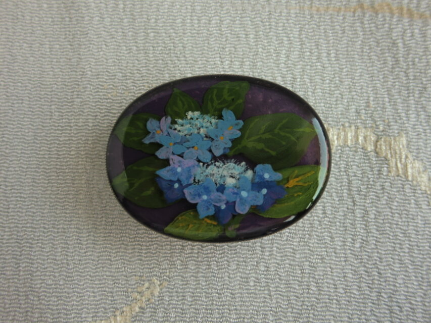 ガクアジサイ＊手描きレジンの帯留め