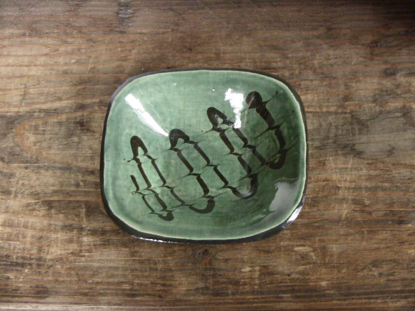 スリップウェア角小皿（織部）