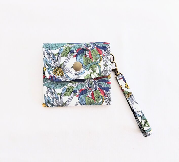 リバティガーラの持ち手付きミニミニ財布