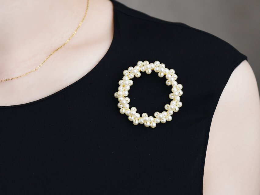 【ブローチ・Mサイズ】ガラスパール リース