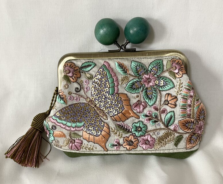 インド刺繍　木玉親子がま口ミニ財布　２　