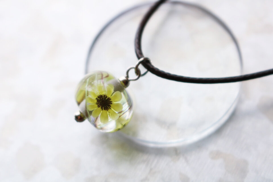 とんぼ玉プチペンダント向日葵　とっても小さなペンダント