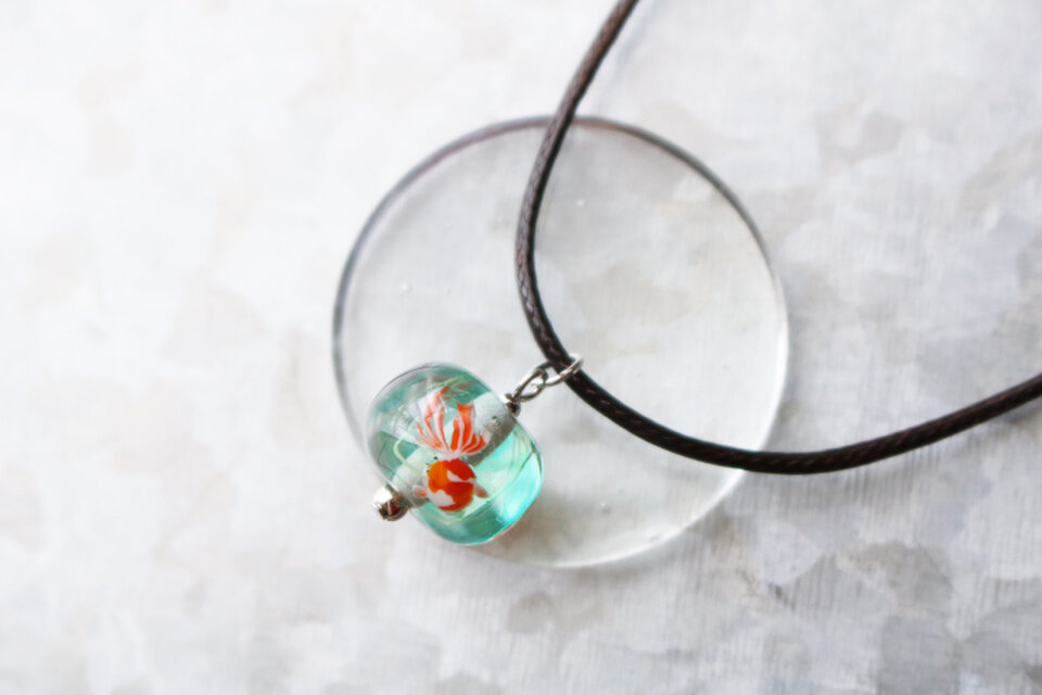 とんぼ玉プチペンダント「金魚」　とっても小さなペンダント