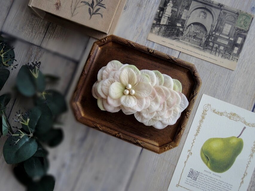 花びらのバレッタ  Lサイズ ■ フラットデザイン コットンパール ■ ソフトベージュ