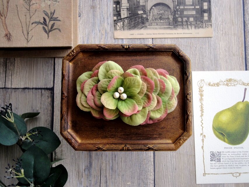 花びらのバレッタ  Lサイズ ■ フラットデザイン コットンパール ■ グリーンレッド