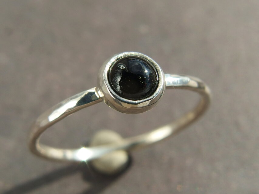 オニキス一粒リング　【silver】　4㎜　カボション　8月の誕生石