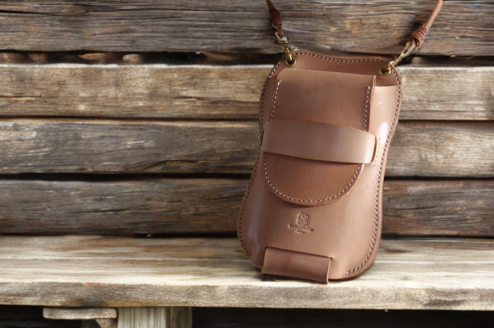 本革サドルレザーのスマホショルダーフラップ型【受注製作】