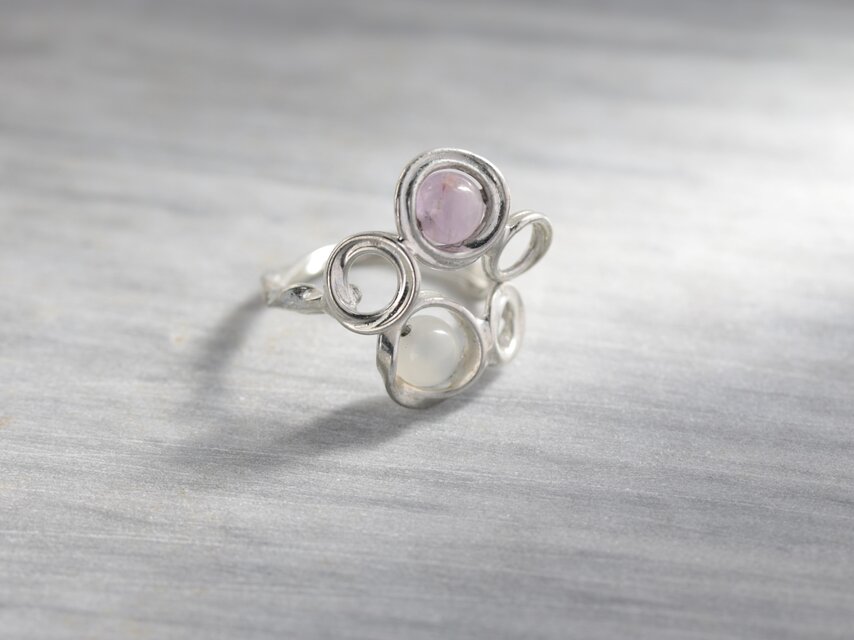 錫と天然石のオープンリング　ZAKALY　ムーンストーン　アメシスト