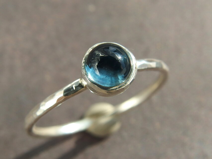 ロンドンブルートパーズ一粒リング　【silver】　4㎜　カボション　11月の誕生石