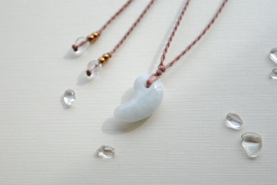 ヒスイ勾玉ネックレス | iichi 日々の暮らしを心地よくする