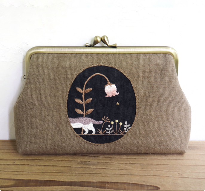 ハンドメイド手刺繍がま口ポーチ☆ Maro様専用です （受注制作