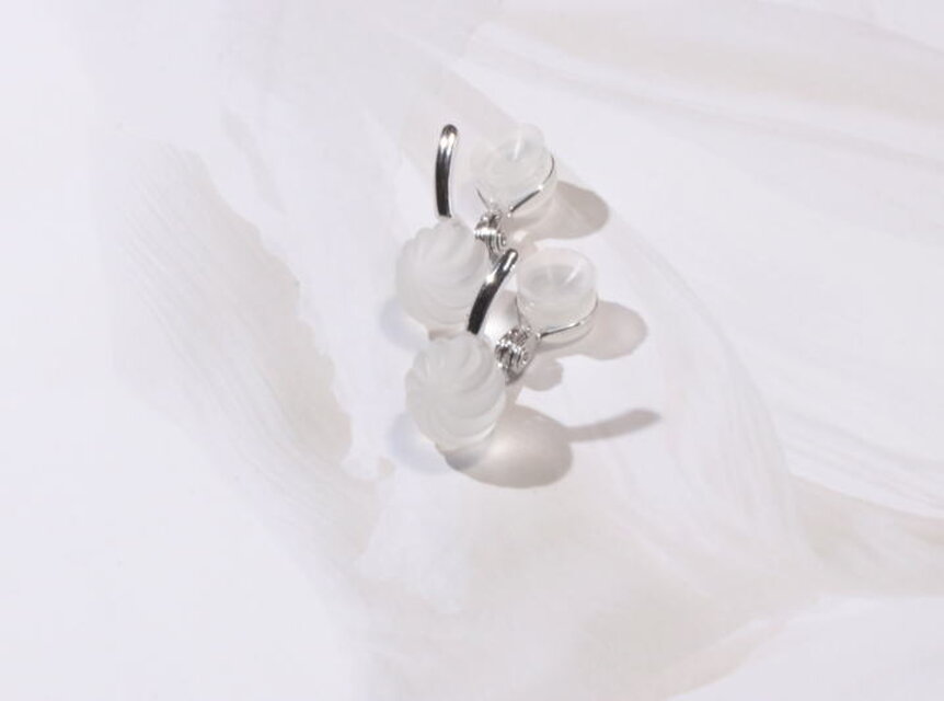 彫刻水晶のイヤリング