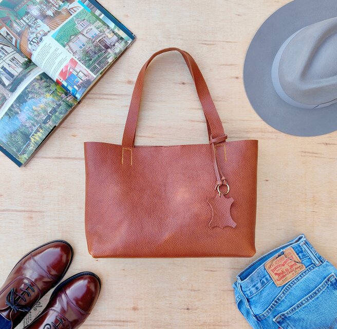 【オイルレザー】A4かしっかり入る ノーブルトートバッグ（シンプル/肩掛け/メンズ/レディース/大容量）ブラウン