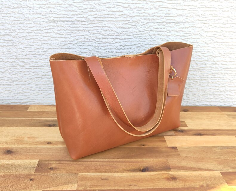 イタリアンレザー】A4がしっかり入る ノーブルトートバッグ（シンプル