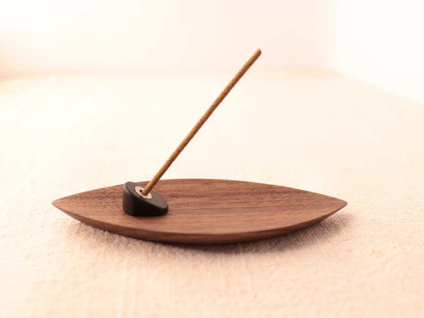 ウォールナットの香皿＆黒檀の香立てセット