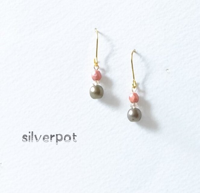 G57　大人女子のヌーディーカラーのピアス（パーツ変更可能）